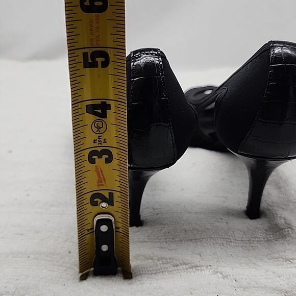 DONALD PLINER LATARA PEEP TOE PUMPS LADIES SIZE 8 CUT-OUT SIDES MICROFIBER⚫️GUC - Picture 10 of 16